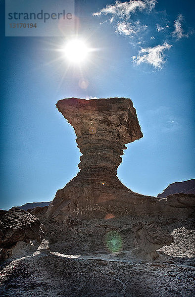 Tiefblick auf die Pilzformation und die Sonne  Valle de la Luna  Provinz San Juan  Argentinien