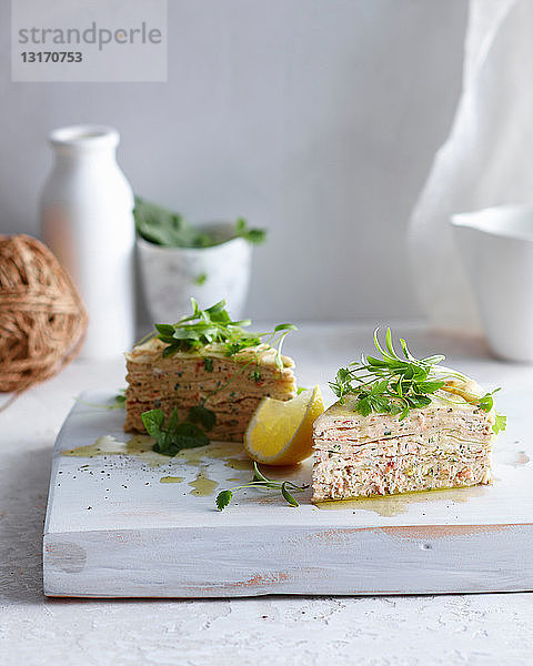 Scheiben Lachskreppkuchen an Bord