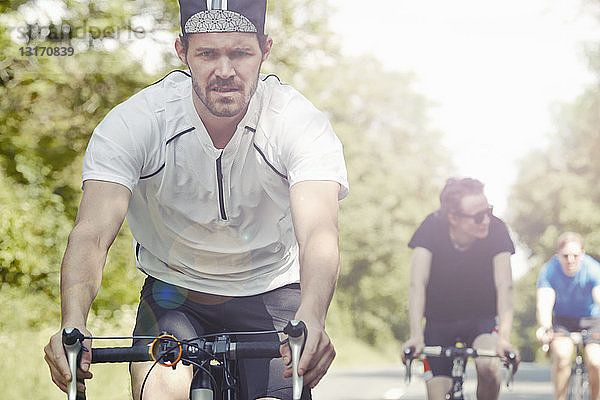 Radfahrer auf ihren Fahrrädern