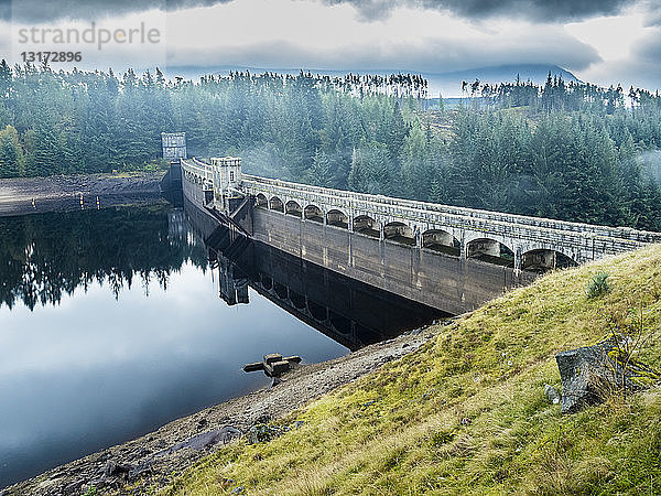 UK  Schottland  Hochland  Spean  Laggan-Staudamm