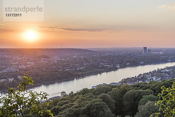 Deutschland  Nordrhein-Westfalen  Bonn am Abend