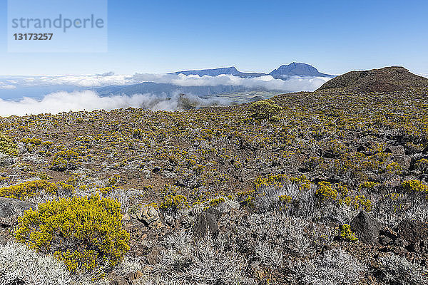 Reunion  Nationalpark Reunion  Piton de la Fournaise  Route du volcan  Plaine des Remparts und Piton des Neiges