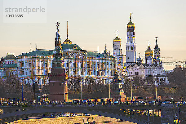 Russland  Moskau  Kreml bei Sonnenaufgang