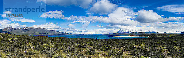 Chile  Patagonien  Region Magallanes y la Antartica Chilena  Nationalpark Torres del Paine  Cuernos del Paine  Lago del Toro