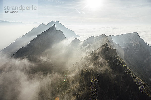 Die Schweiz  Berge und Nebel