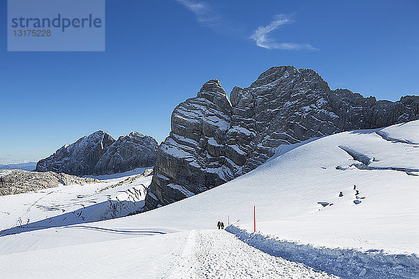 Österreich  Steiermark  Salzkammergut  Dachsteinmassiv  Blick zum Dirndl  Wanderweg am Hallstätter Gletscher