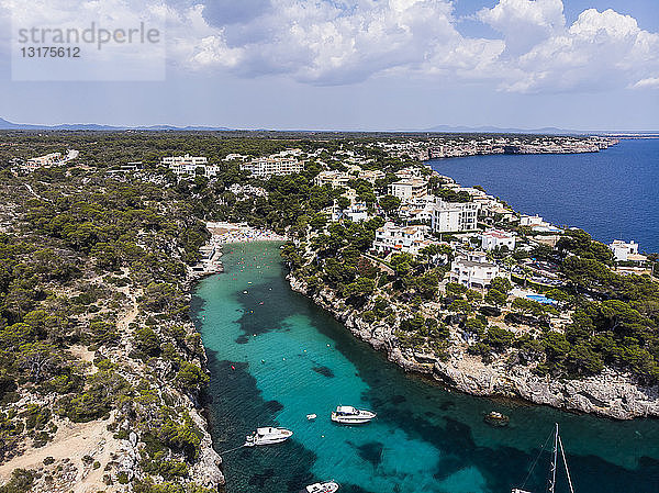Spanien  Balearen  Mallorca  Llucmajor  Luftaufnahme der Bucht von Cala Pi
