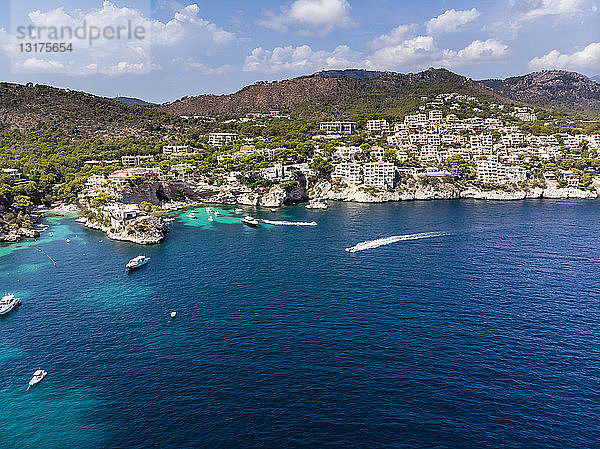 Spanien  Balearen  Mallorca  Region Calvia  Costa de la Calma  Peguera  Cala Fornells  Küste und Naturhafen