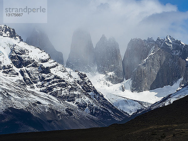 Chile  Patagonien  Region Magallanes y la Antartica Chilena  Nationalpark Torres del Paine  Cerro Paine Grande und Cuernos del Paine