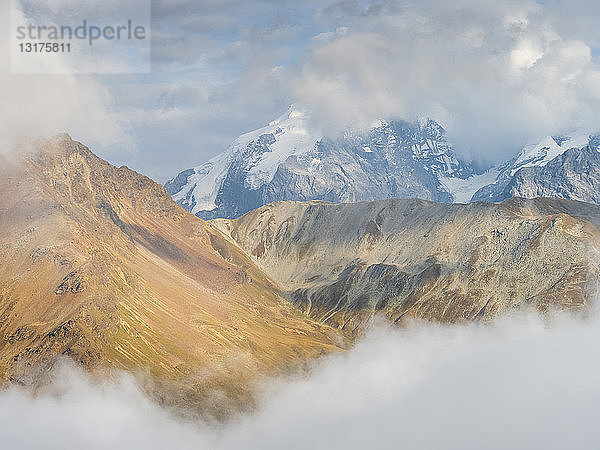 Grenzregion Italien Schweiz  Berglandschaft mit schneebedecktem Ortler