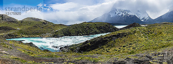 Südamerika  Chile  Patagonien  Blick auf den Rio Paine  Torres del Paine Nationalpark