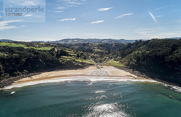 Spanien  Asturien  Luftaufnahme des Strandes
