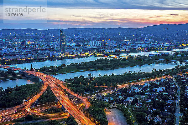 Österreich  Wien  Stadtansicht bei Sonnenuntergang