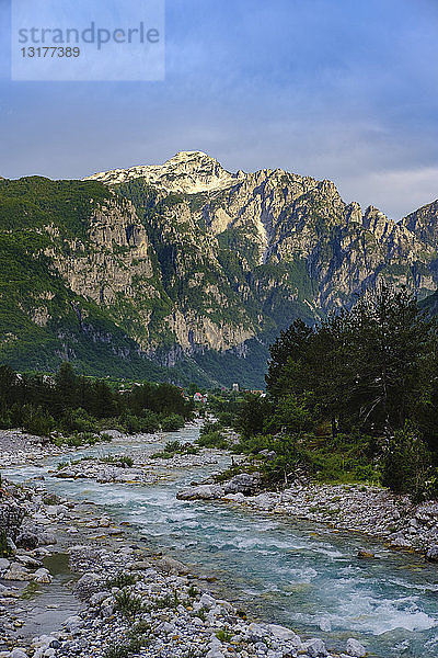 Albanien  Grafschaft Shkoder  Albanische Alpen  Theth Nationalpark  Theth Fluss