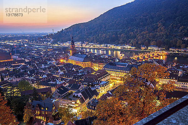 Deutschland  Baden-Württemberg  Heidelberg  Stadtansicht bei Sonnenuntergang