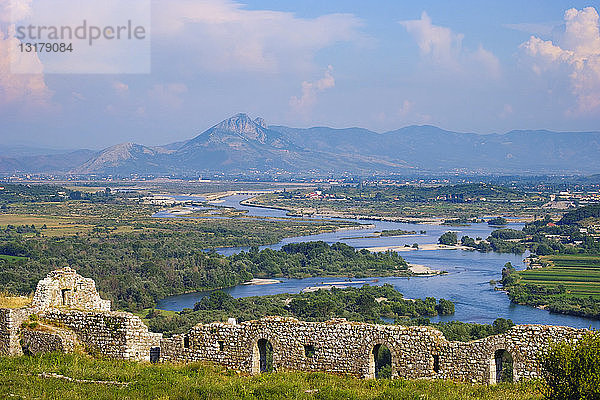 Albanien  Shokder  Fluss Drin  Blick vom Schloss Rozafa