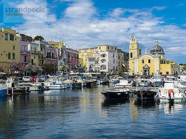 Italien  Kampanien  Phlegräische Insel  Insel Procida  Marina die Procida