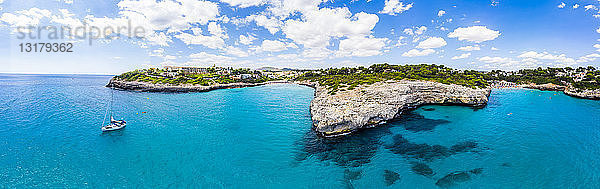 Spanien  Balearen  Mallorca  Porto Cristo Novo  Luftaufnahme von Cala Mendia  Naturhafen