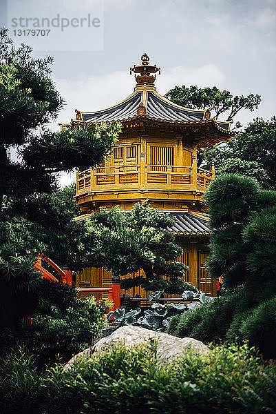 China  Hongkong  Diamantenhügel  Nan Lian Garten  Goldener Pavillon der absoluten Perfektion
