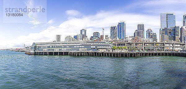 USA  Bundesstaat Washington  Seattle  Skyline und Hafen