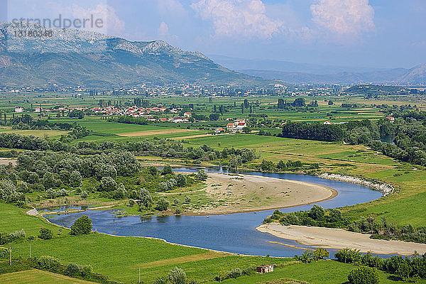 Albanien  Shkoder  Fluss Kir  Blick von der Burg Rozafa