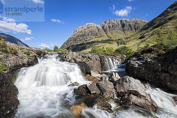 Großbritannien  Schottland  Schottische Highlands  Glencoe  Clachaig Falls und Berg Aonach Dubh