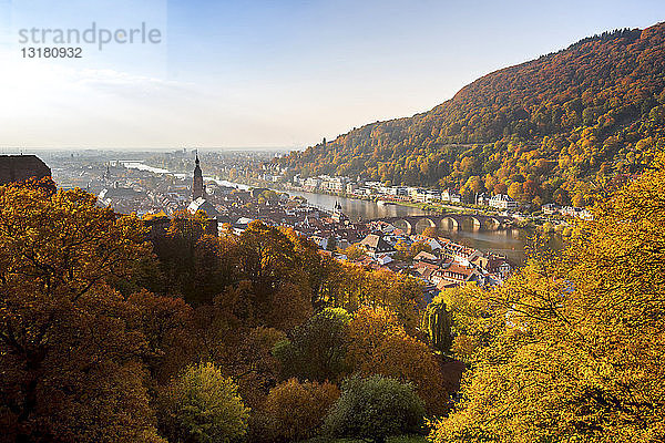 Deutschland  Baden-Württemberg  Heidelberg  Stadtansicht im Herbst