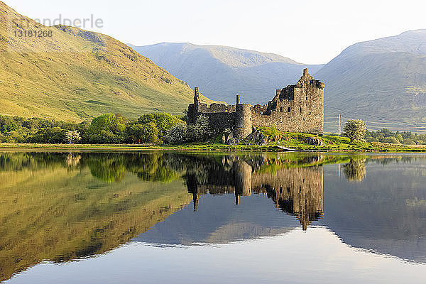 Großbritannien  Schottland  Schottische Highlands  Argyll and Bute  Loch Awe  Burgruine Kilchurn Castle
