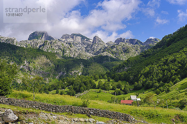 Albanien  Grafschaft Shkoder  Albanische Alpen  Region Kelmend  Lepushe