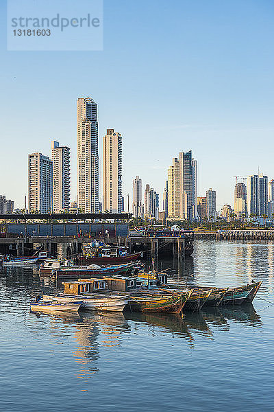 Panama  Panama City  Skyline  Fischerboote
