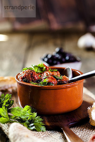 Spanische Albondingas  Fleischbällchen in würziger Tomatensauce