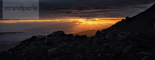 Russland  Oberes Baksan-Tal  Kaukasus  Elbrus bei Sonnenaufgang