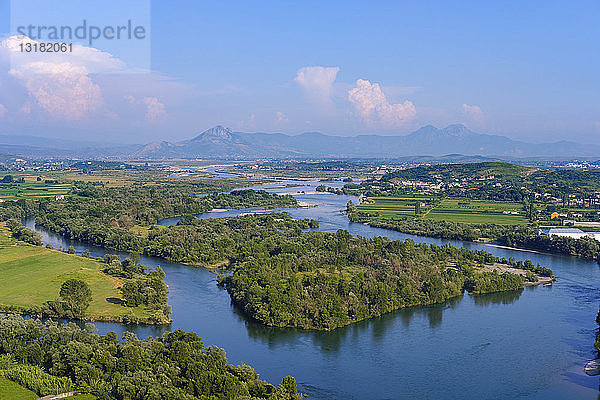Albanien  die Flüsse Shkoder  Drin und Kir  Blick von der Burg Rozafa