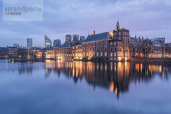 Niederlande  Holland  Den Haag   Binnenhof am Abend
