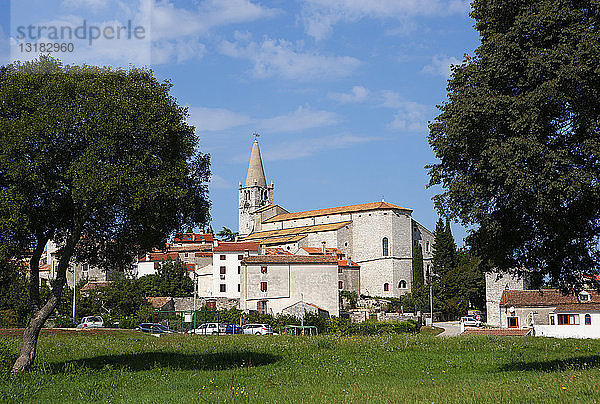 Kroatien  Istrien  Bale  Altstadt  Pfarrkirche San Giuliano