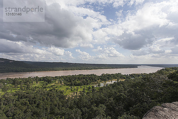 Thailand  Provinz Ubon Ratchathani  Pha-Taem-Nationalpark  Blick auf den Mekong  Grenze zu Laos