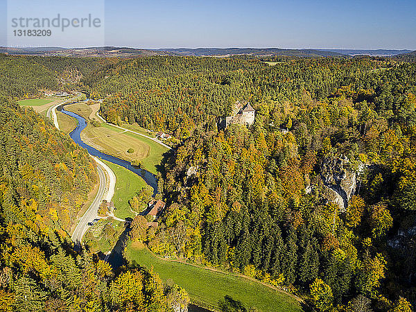Deutschland  Bayern  Fränkische Schweiz  Ahorntal  Burg Rabenstein im Herbst