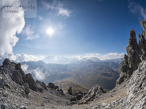 Grenzregion Italien Schweiz  Berglandschaft am Piz Umbrail