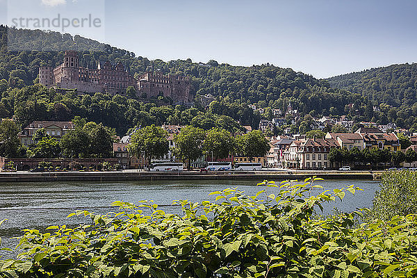 Deutschland  Baden-Württemberg  Heidelberg  Neckar  Stadtansicht und Heidelberger Schloss