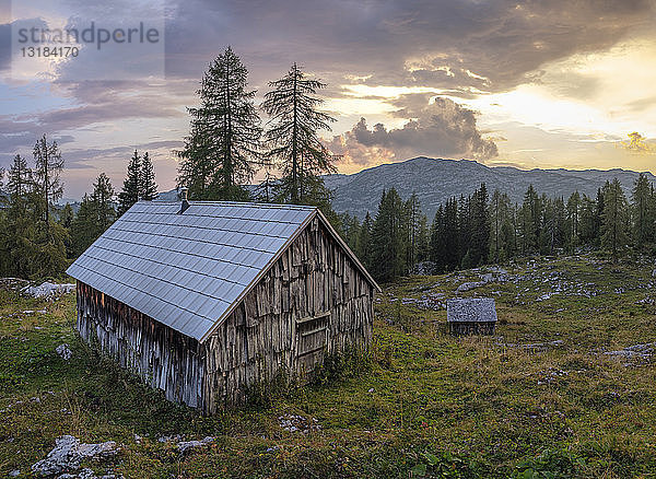 Österreich  Ausseer Land  Holzhütten in den Bergen