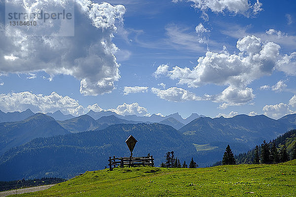 Österreich  Tirol  Juifen  Rotwand-Alm  Gipfelkreuz