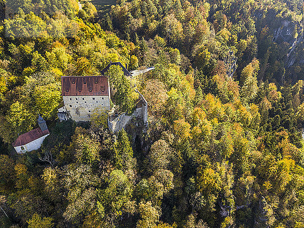 Deutschland  Bayern  Fränkische Schweiz  Burg Rabenstein im Ahorntal im Herbst