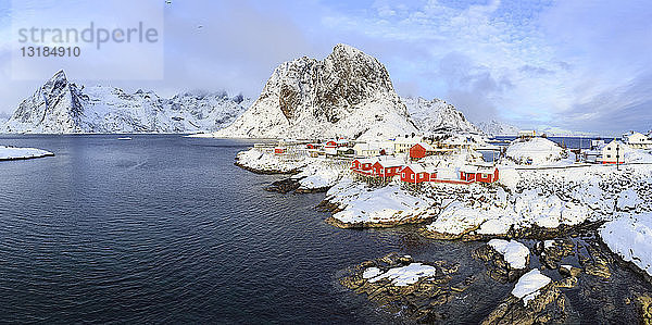 Norwegen  Lofoten  Insel Hamnoy  Fischerhütten