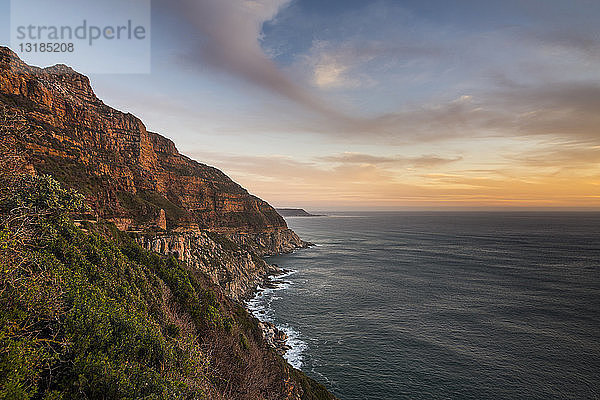 Südafrika  Klippen am Kap der Guten Hoffnung nach Sonnenuntergang