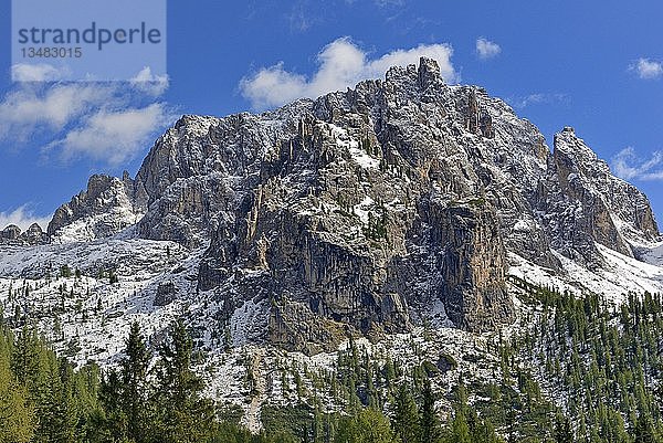 Blick auf die Bergkette Cadini di Misurina  Sextner Dolomiten  Provinz Südtirol  Südtirol  Italien  Europa