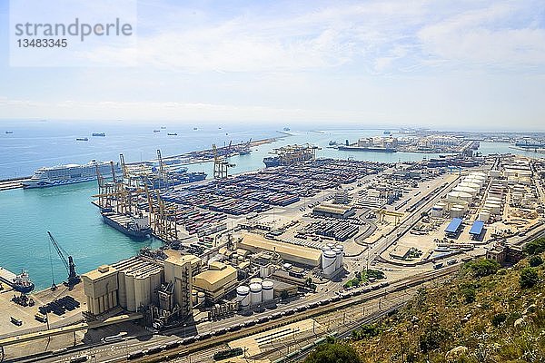 Hafen  gesehen vom MontjuÃ¯c  Barcelona  Katalonien  Spanien  Europa