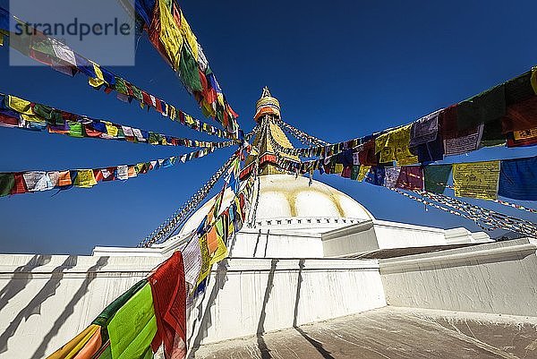 Gebetsfahnen an der Boudhanath-Stupa  Boudha  tibetischer Buddhismus  Kathmandu  Nepal  Asien