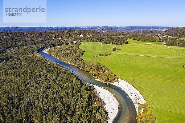 Flusslauf Isar  Naturschutzgebiet Isarauen  bei Bairawies bei Dietramszell  Drohnenaufnahme  Oberbayern  Bayern  Deutschland  Europa