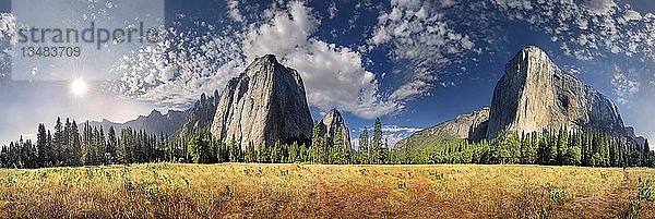 360Â°-Panorama im Yosemite-Tal mit Cathedral Rock und El Capitan  Yosemite Village  Yosemite-Nationalpark  Kalifornien  USA  Nordamerika