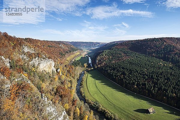 Blick vom Konpfmacherfelsen auf das herbstliche Donautal  Beuron  SchwÃ¤bische Alb  Baden-WÃ¼rttemberg  Deutschland  Europa